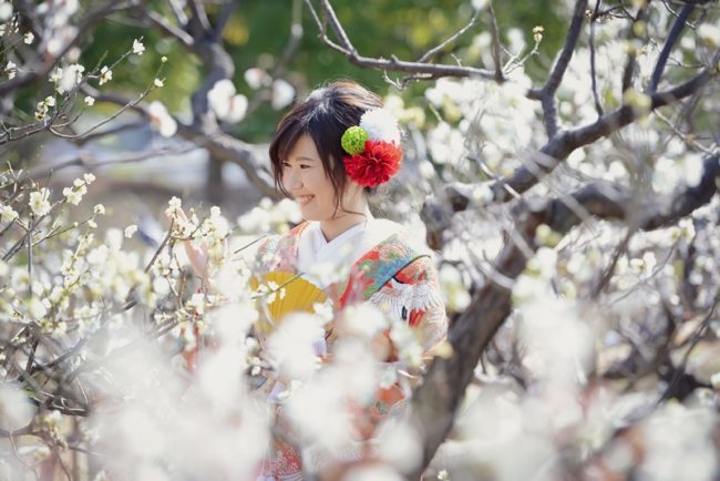 白鳥庭園の桜と笑顔が素敵な花嫁