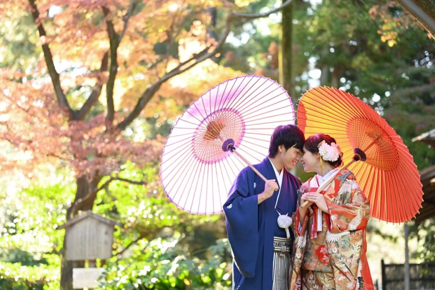 名古屋城で和傘をもって前撮り撮影