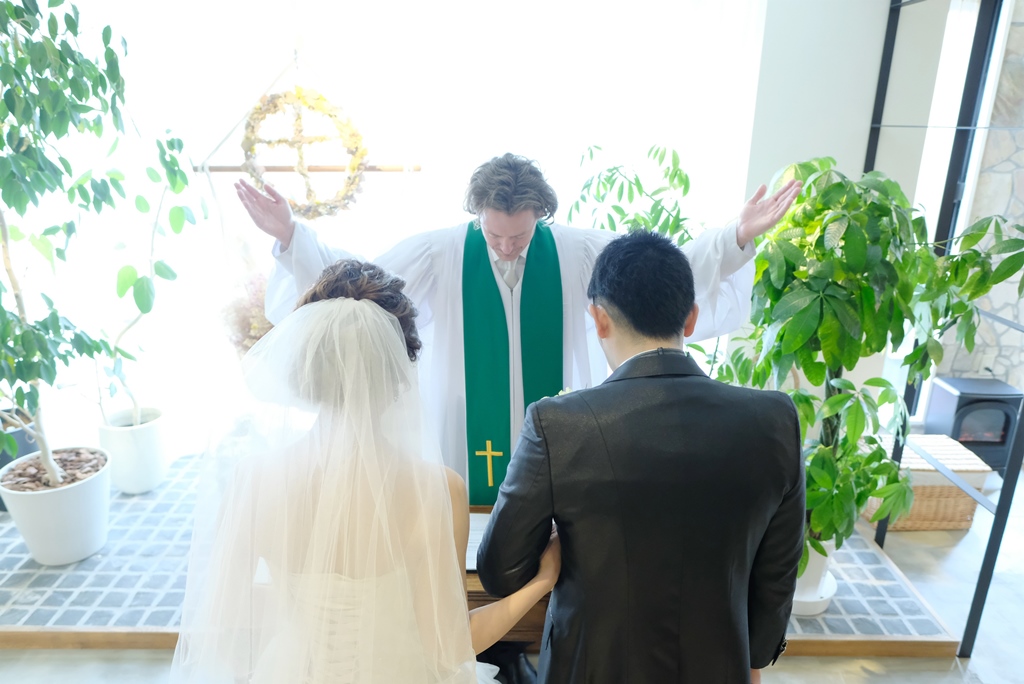 教会式の牧師による結婚宣言